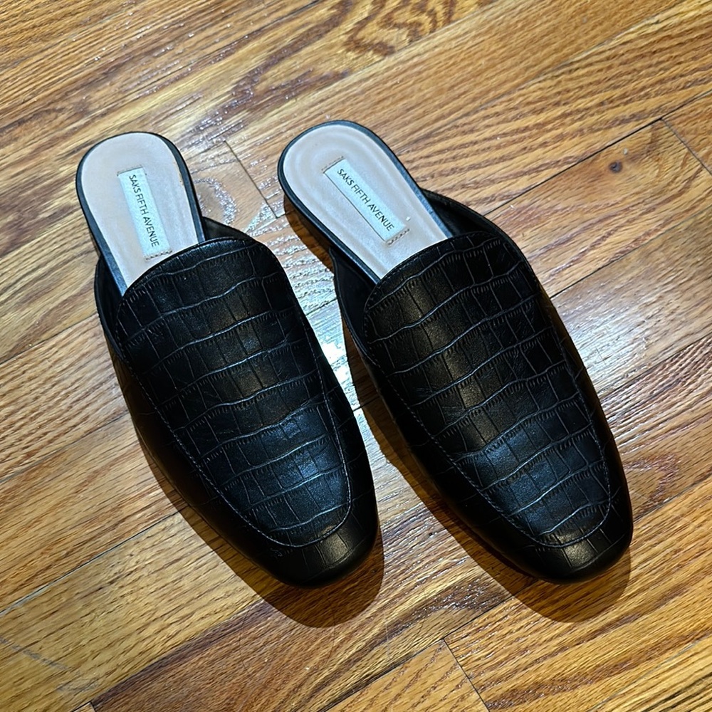 Black Crocodile Pattern Slip-On Loafers